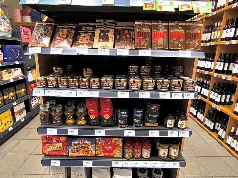 Matyšák Shop / 1. day - Komárno, Námestie Kossútha 4 